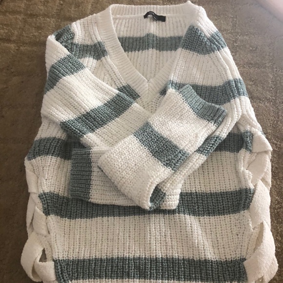 Sweater - Picture 1 of 1